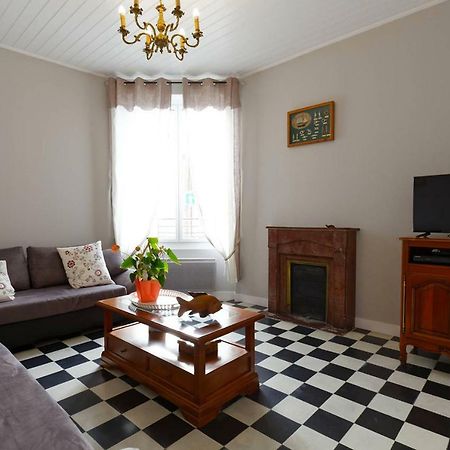 Le Cachet D'Une Maison De Centre-Bourg A Beauvoir-Sur-Mer Exteriör bild