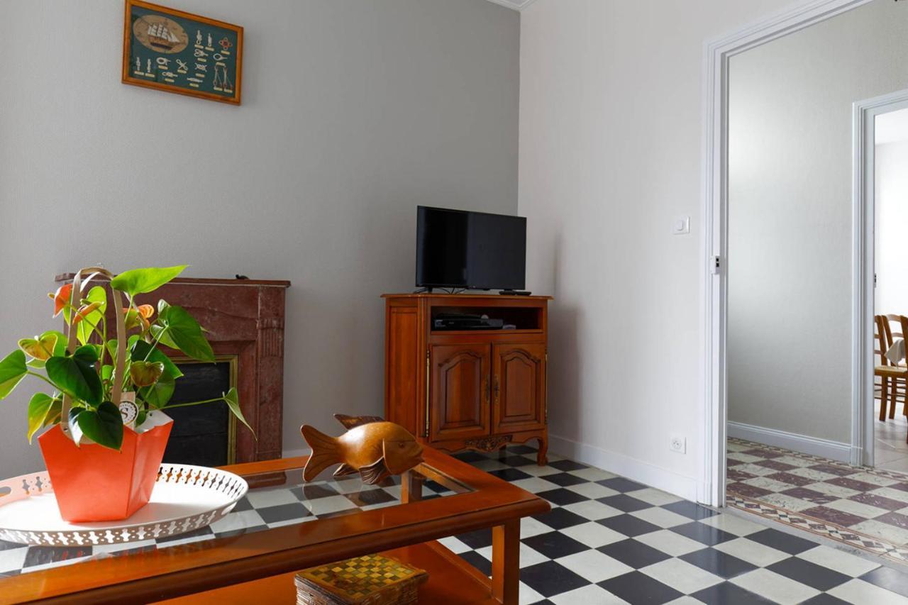Le Cachet D'Une Maison De Centre-Bourg A Beauvoir-Sur-Mer Exteriör bild