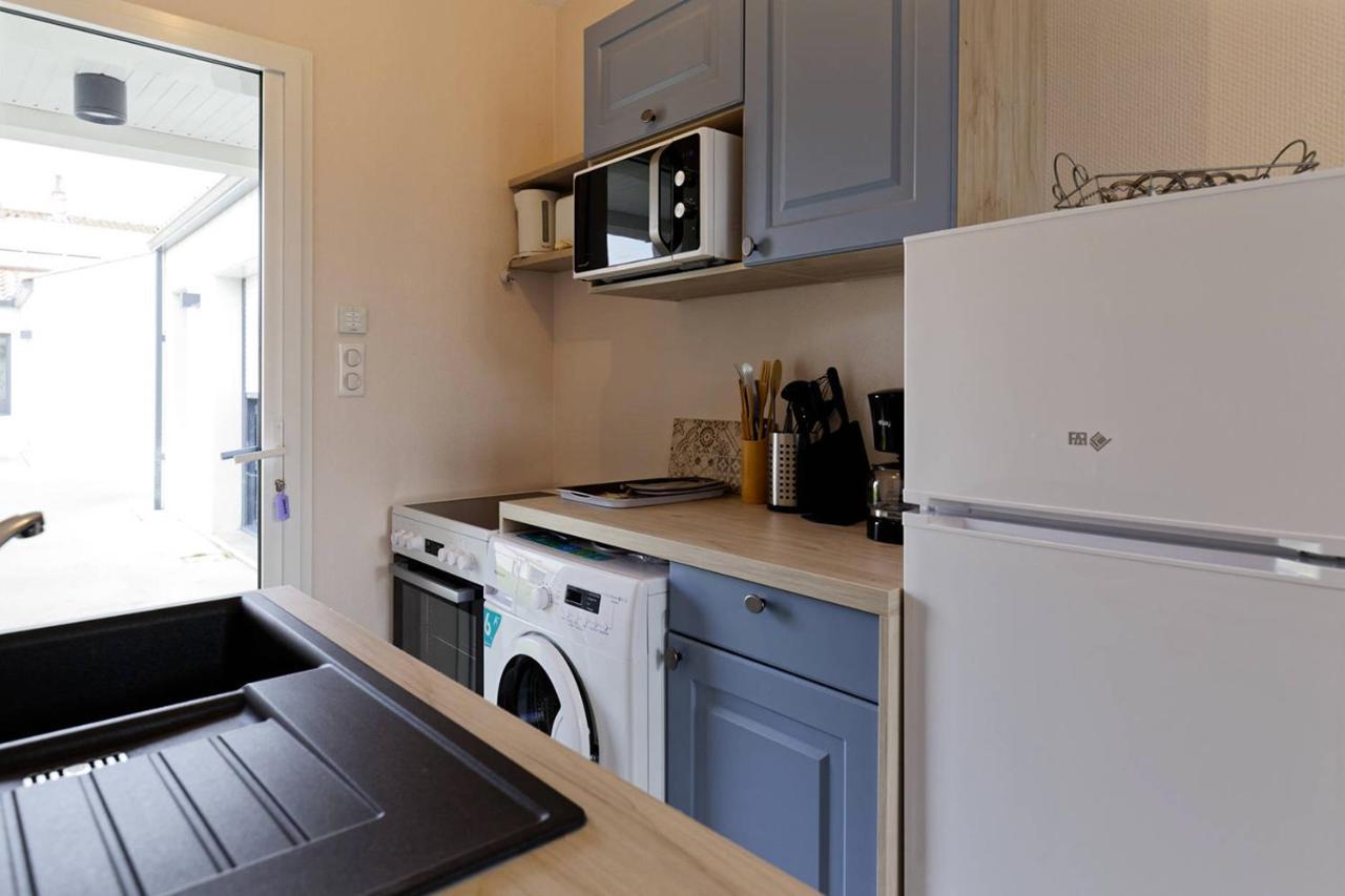Le Cachet D'Une Maison De Centre-Bourg A Beauvoir-Sur-Mer Exteriör bild