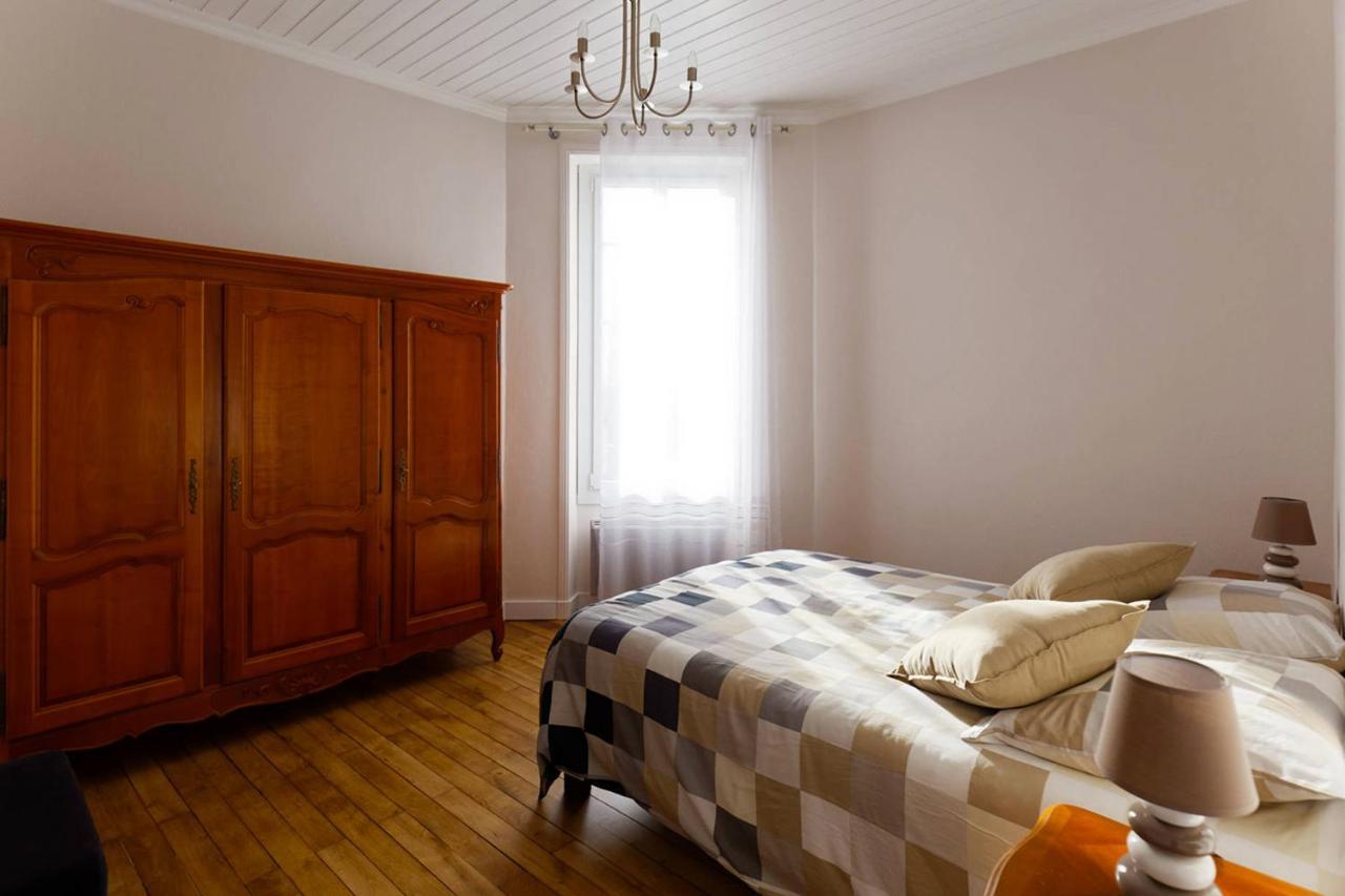 Le Cachet D'Une Maison De Centre-Bourg A Beauvoir-Sur-Mer Exteriör bild