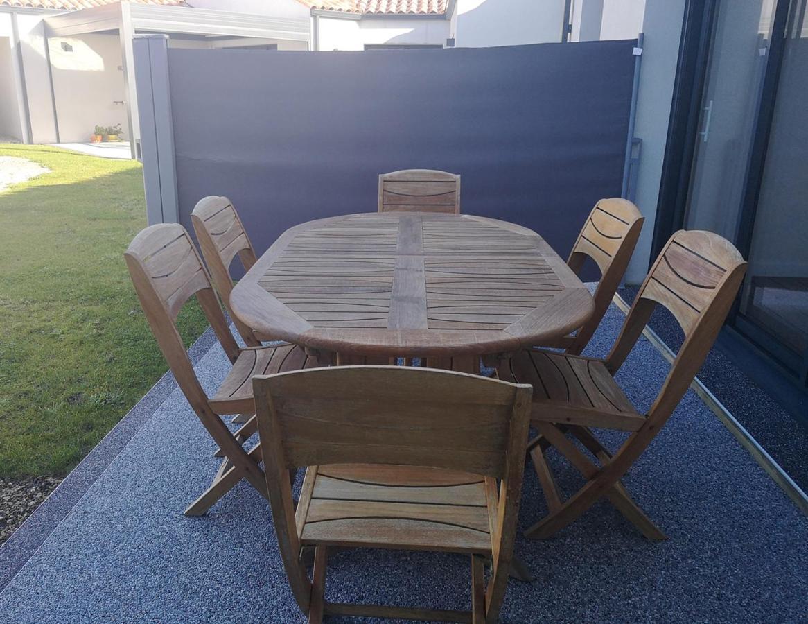 Le Cachet D'Une Maison De Centre-Bourg A Beauvoir-Sur-Mer Exteriör bild