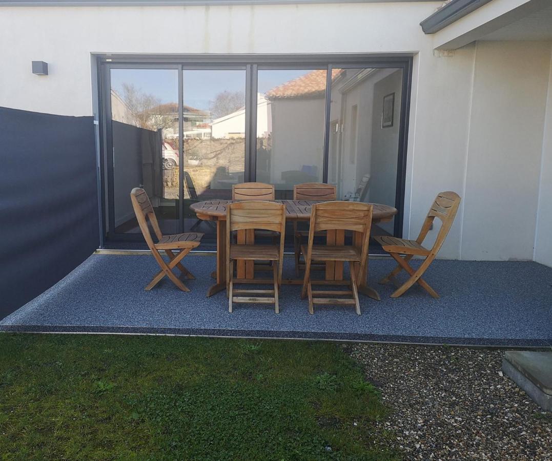 Le Cachet D'Une Maison De Centre-Bourg A Beauvoir-Sur-Mer Exteriör bild