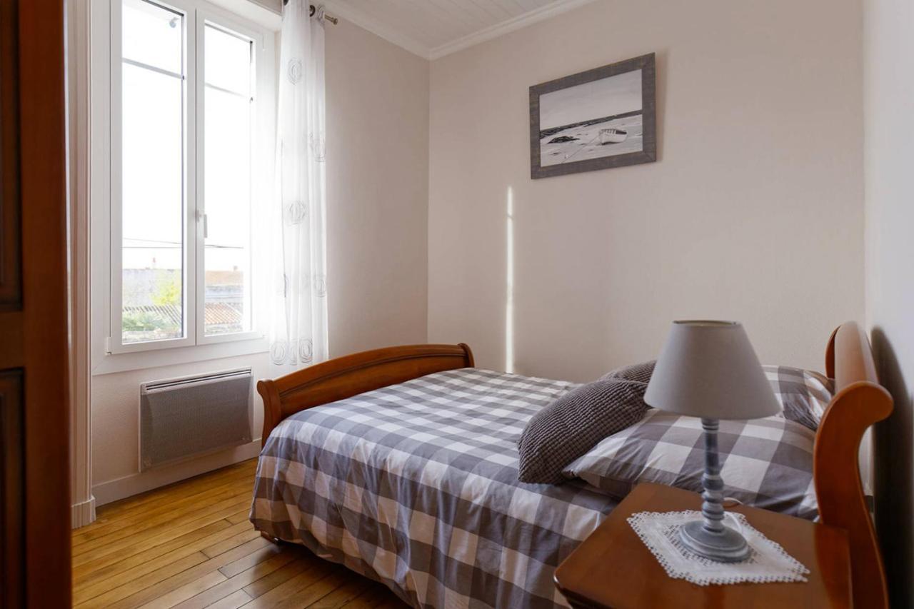 Le Cachet D'Une Maison De Centre-Bourg A Beauvoir-Sur-Mer Exteriör bild