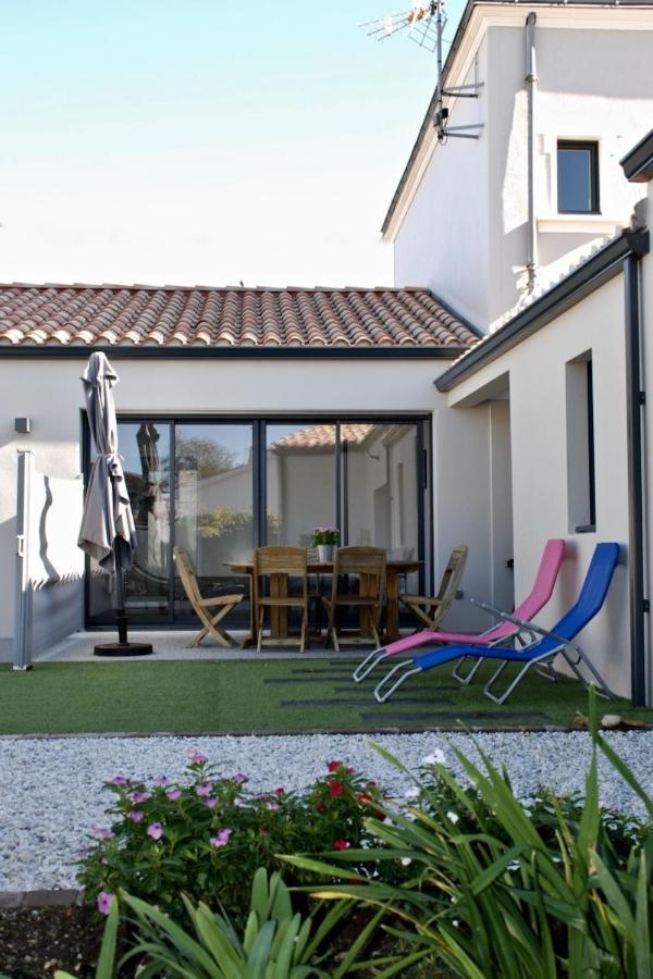 Le Cachet D'Une Maison De Centre-Bourg A Beauvoir-Sur-Mer Exteriör bild