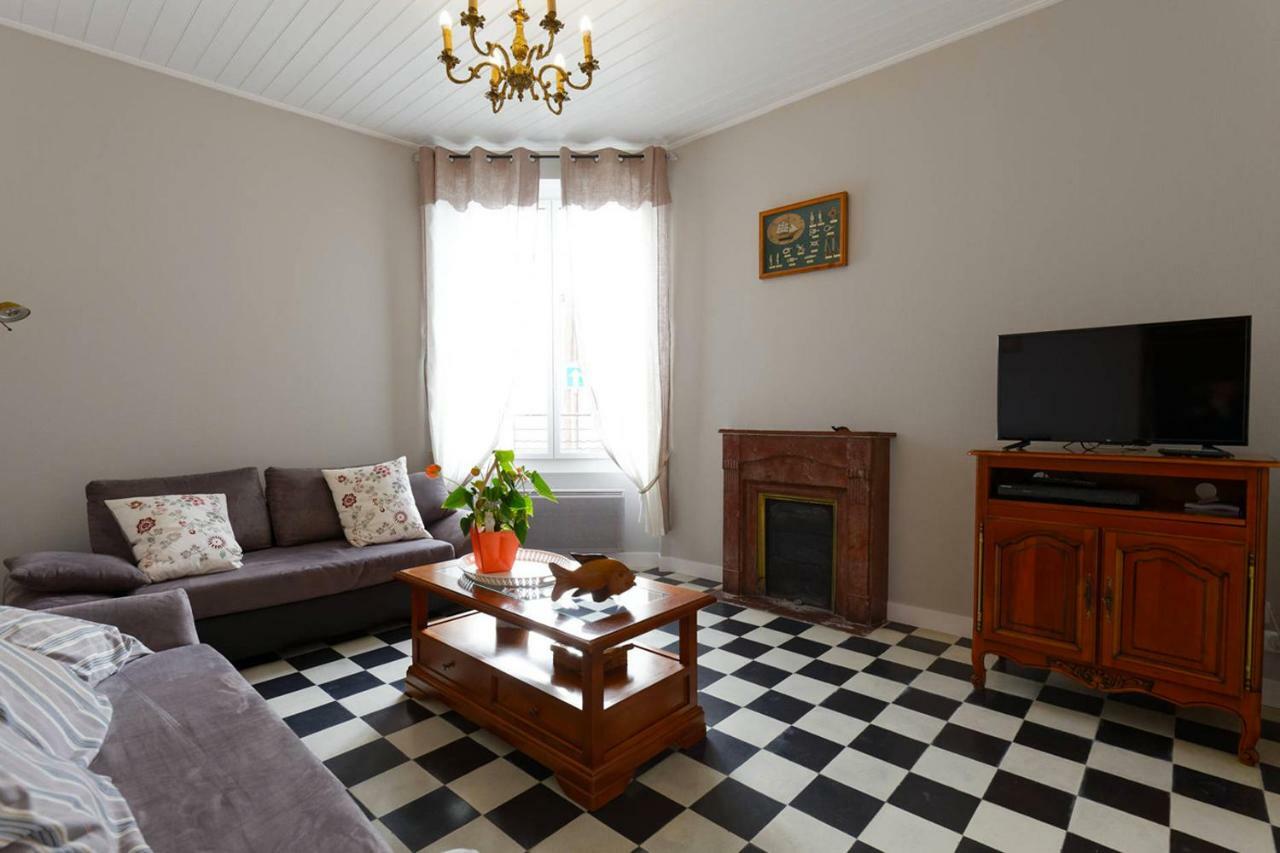 Le Cachet D'Une Maison De Centre-Bourg A Beauvoir-Sur-Mer Exteriör bild