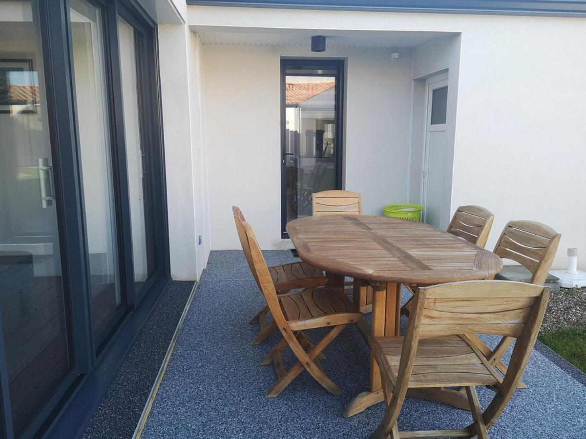 Le Cachet D'Une Maison De Centre-Bourg A Beauvoir-Sur-Mer Exteriör bild